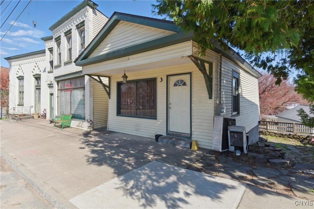 Currently Displayed Property Photo