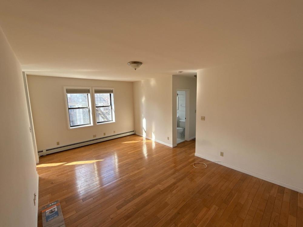 Currently Displayed Property Photo