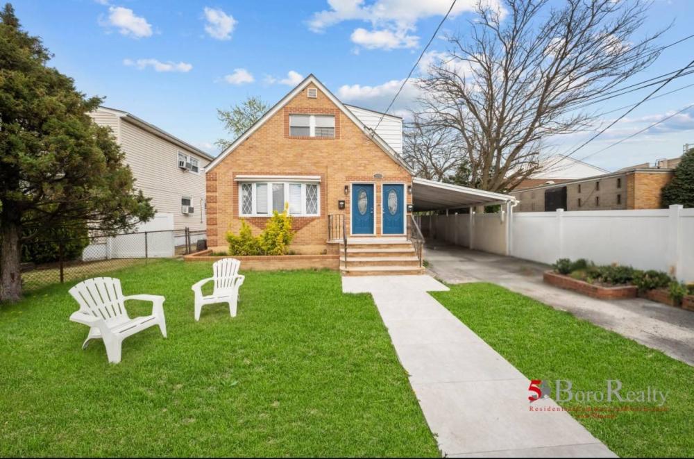 Currently Displayed Property Photo